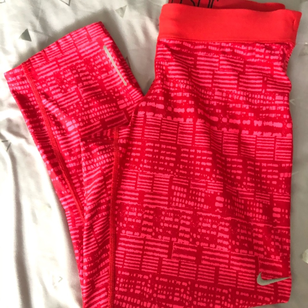 Nike women’s dri-fit Capri leggings.